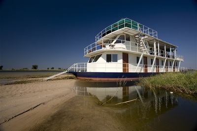The Pangolin Voyager houseboat